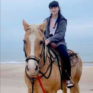 Meet your Posher, Alayna